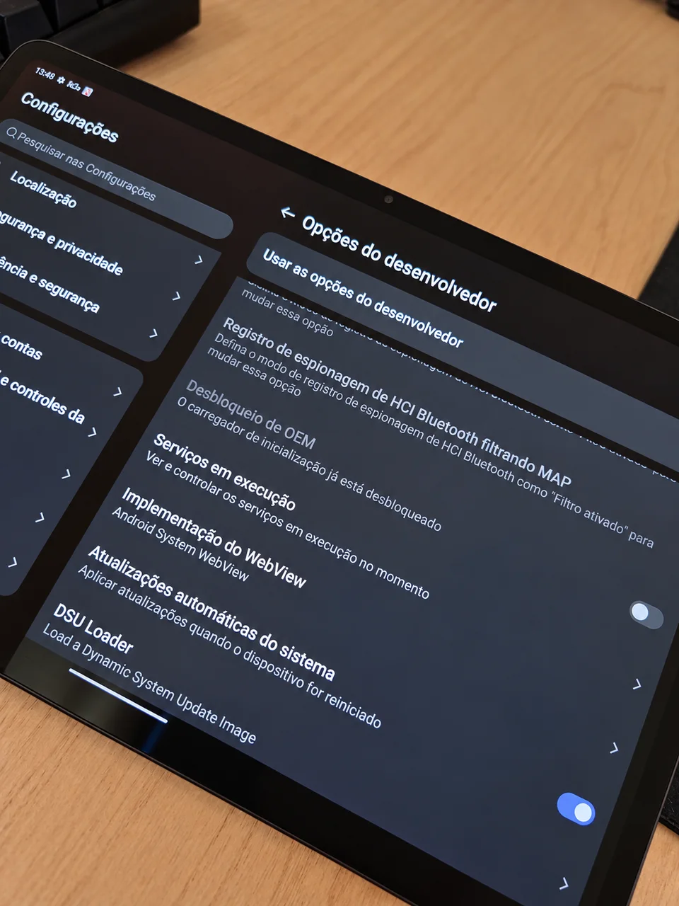Opções do desenvolvedor no tablet informando que o carregador de inicialização já está desbloqueado.